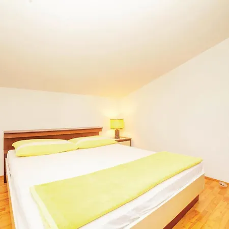 Cozy Apartment In Crikvenica With Wifi *
