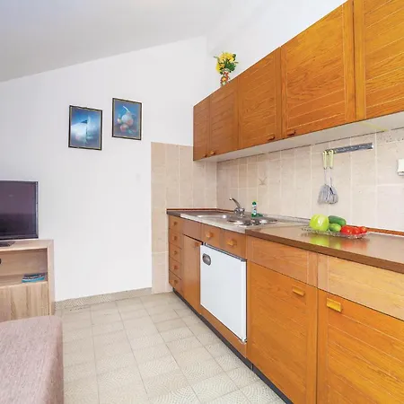 아파트 Cozy Apartment In Crikvenica With Wifi