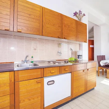 Cozy Apartment In Crikvenica With Wifi 아파트 *