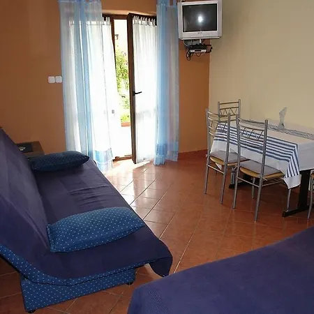Cozy Apartment In Crikvenica With Wifi 아파트 *