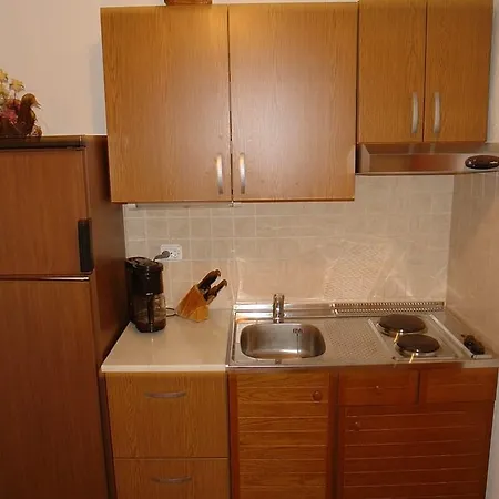 Cozy Apartment In Crikvenica With Wifi 아파트 *