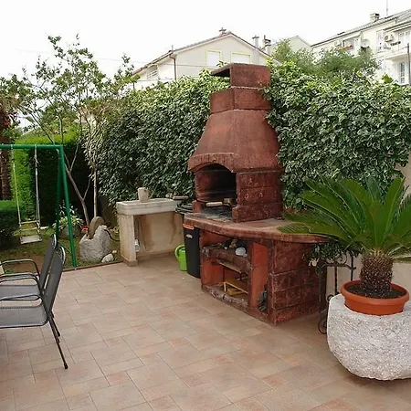 아파트 Cozy Apartment In Crikvenica With Wifi