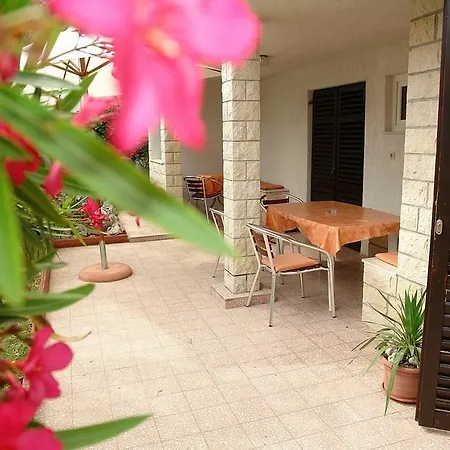 Cozy Apartment In Crikvenica With Wifi 아파트 *