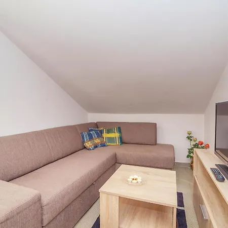 2 Bedroom Amazing In Apartment Crikvenica